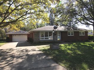 370 Milburn Ave, Crete, IL 60417