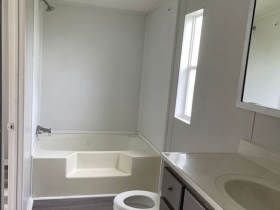 4th image of 12195 Roddy Rd Trailer 24