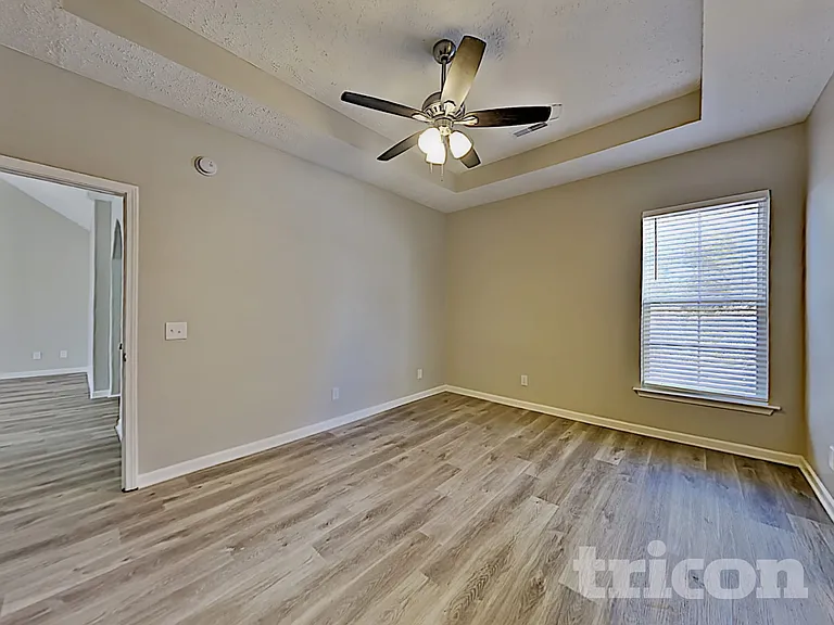 407 Barking Dr — Photo 8