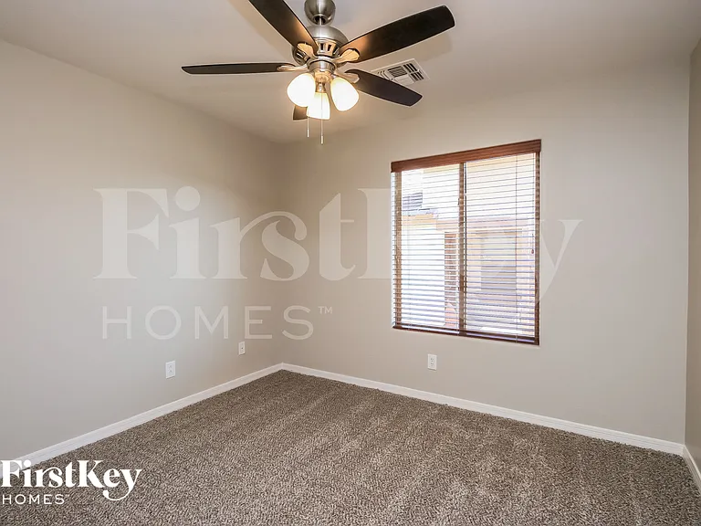 914 W Desert Canyon Dr — Photo 12