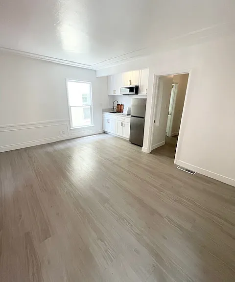 128 S Reeves Dr #6 — Photo 1