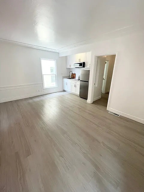 128 S Reeves Dr #6