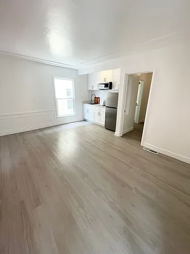 128 S Reeves Dr #6 Photo 1