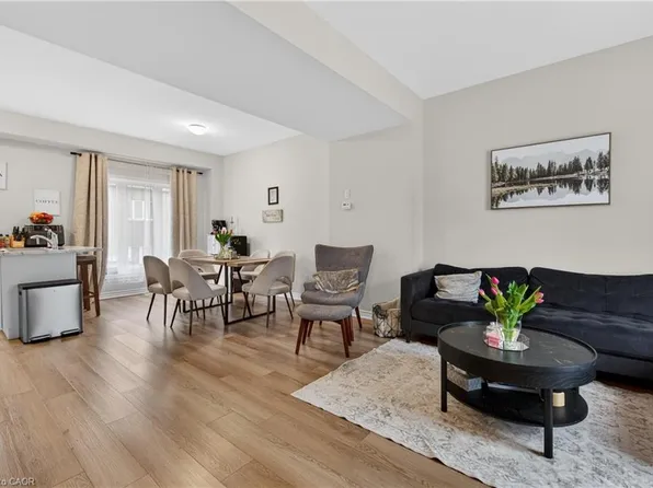 19 Picardy Dr #13, Hamilton, ON L8J 0M7