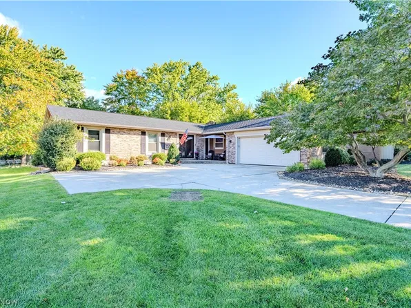 17096 Hawks Lookout Ln, Strongsville, OH 44136
