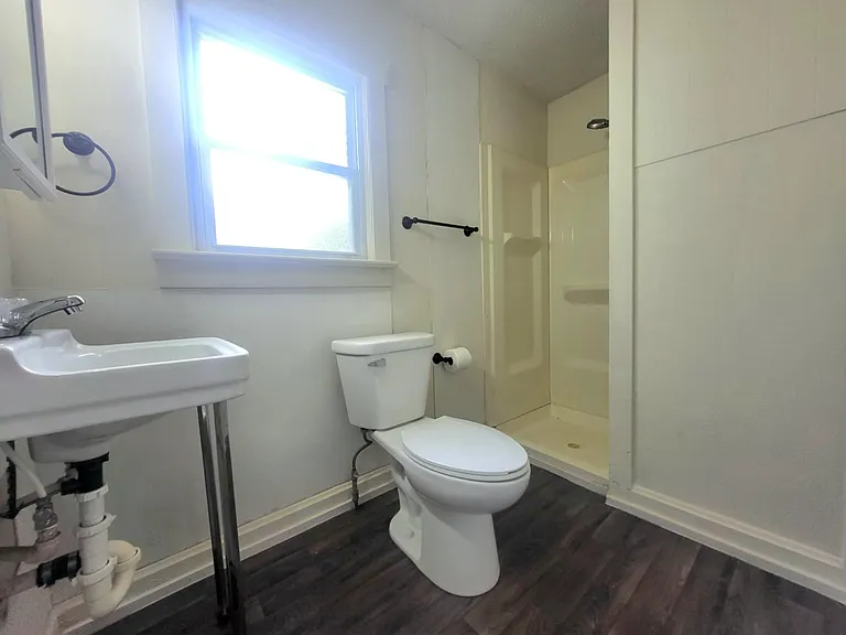 815 E Lynn St — Photo 9