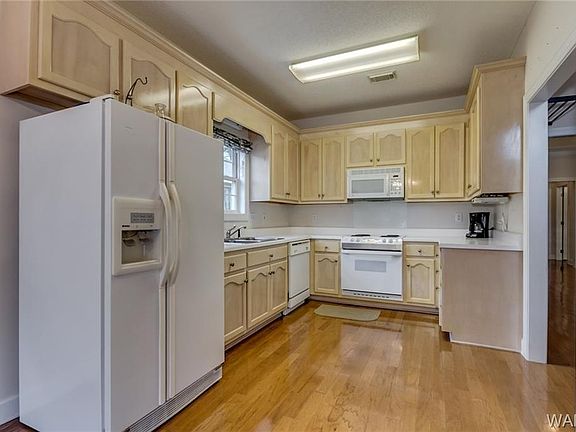 5th image of 1125 Periwinkle Dr