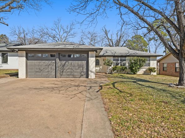 616 Oak Dr, Hurst, TX 76053
