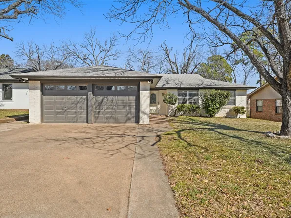 616 Oak Dr, Hurst, TX 76053