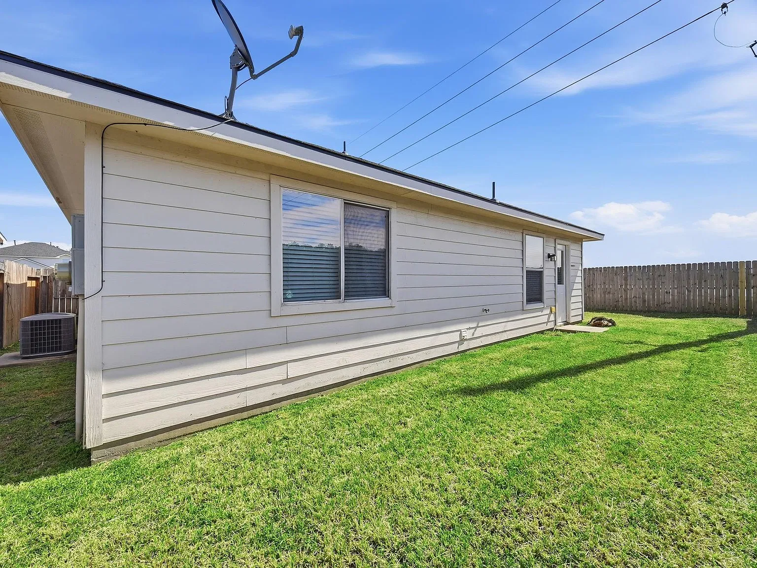 3 bed, 2.0 bath, 1356 sqft, $1,790 — Photo 3