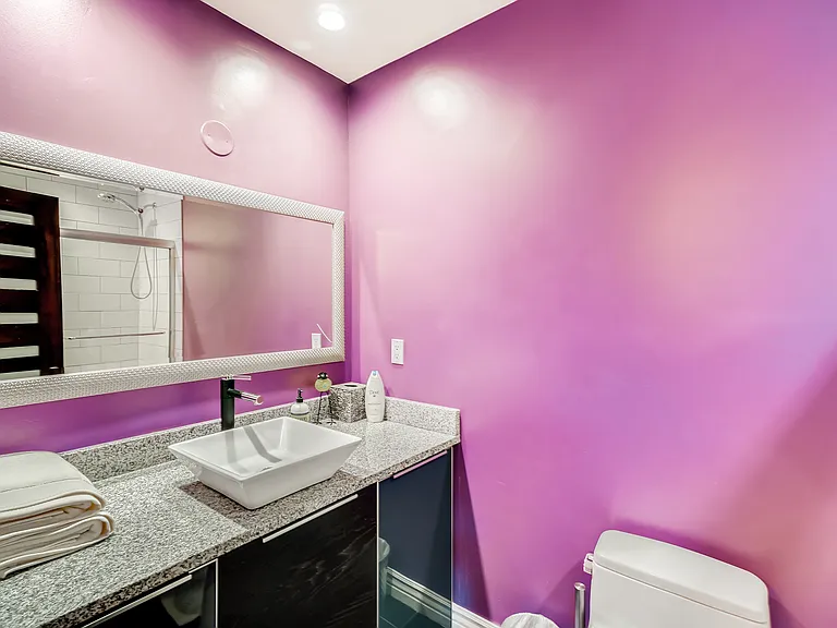 2401 E Elm St — Photo 5