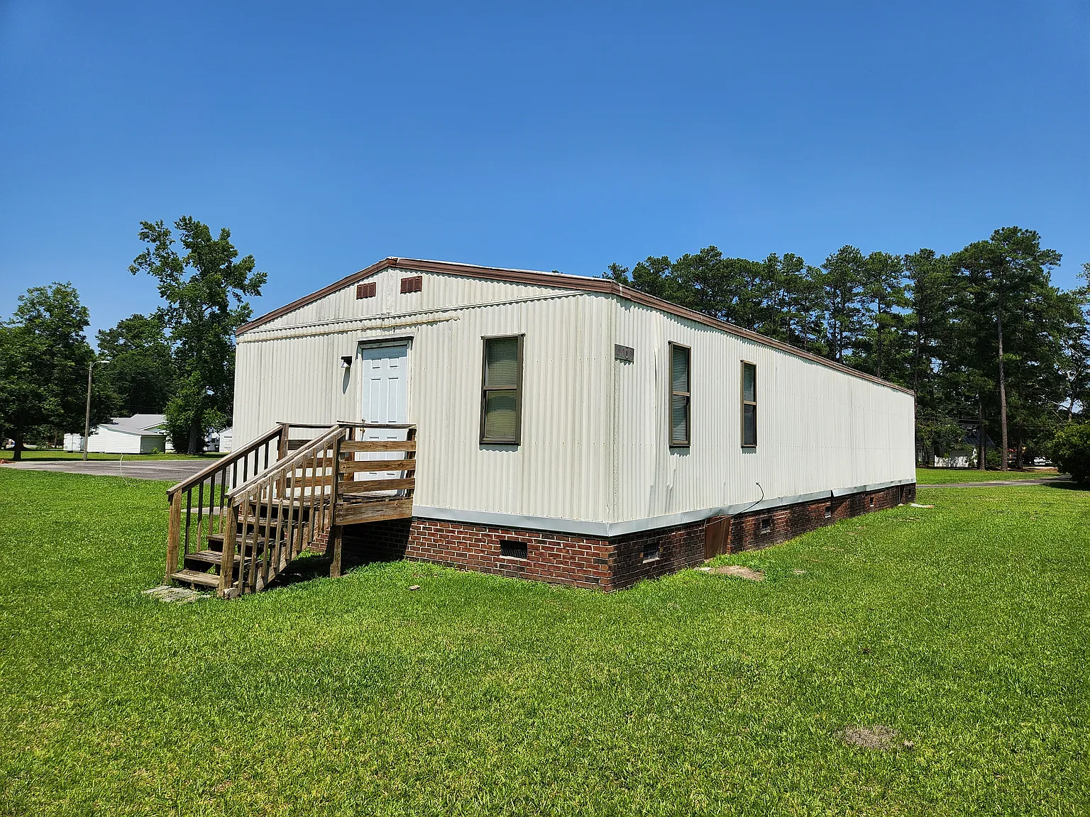3 bed, $1,200 — Photo 1