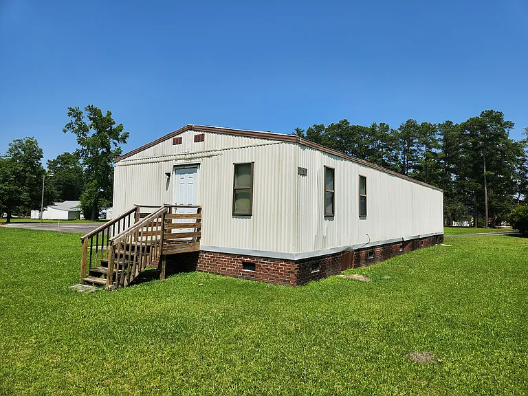 551 N Lee Ave — Photo 1