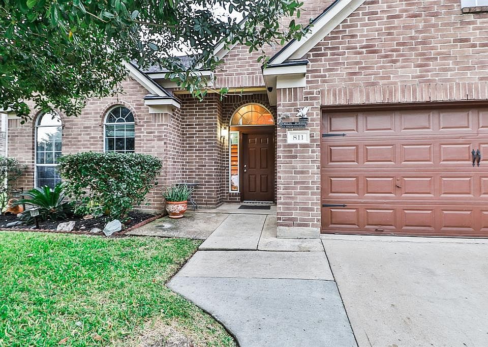 1st image of 811 Vista Bend Dr