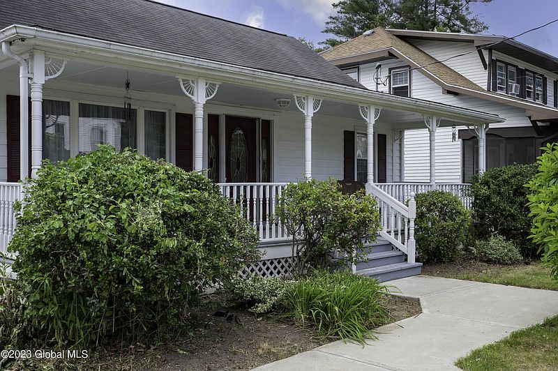 3rd image of 11 Dewey Ave Avenue