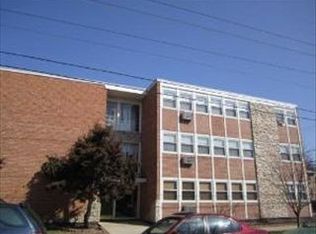 4654 Keeney St APT 1W, Skokie, IL 60076