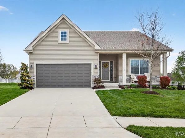 527 Columbia Downs Dr, Lake Saint Louis, MO 63367
