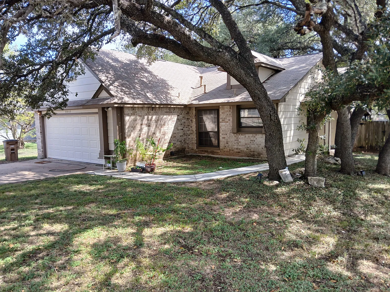 3 bed, 1320 sqft, $2,300 — Photo 2