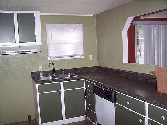 3rd image of 809 Sagefield Ct