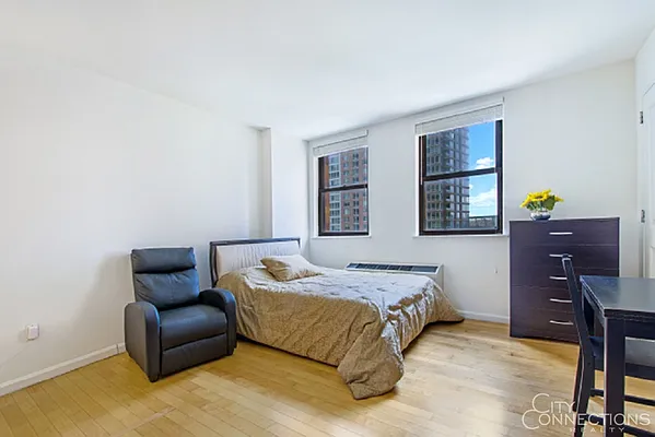 Rented by City Connections Realty | media 8