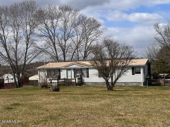 1941 Oak Grove Rd, Breezewood, PA 15533