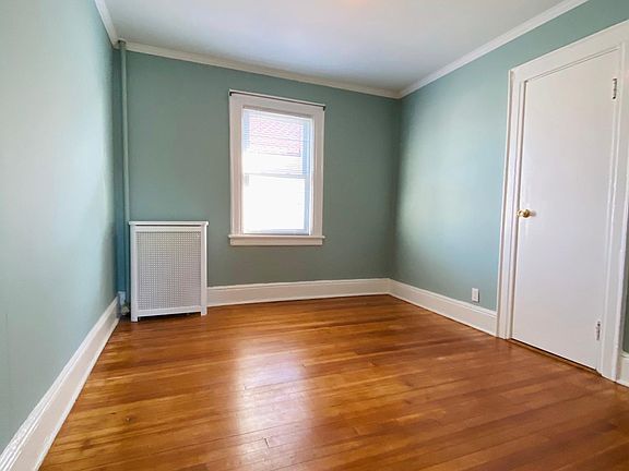 4th image of 571 Monroe Blvd Floor 2