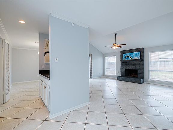 4th image of 1050 Apache Falls Dr
