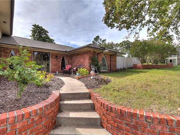 4th image of 8028 NW 15th St