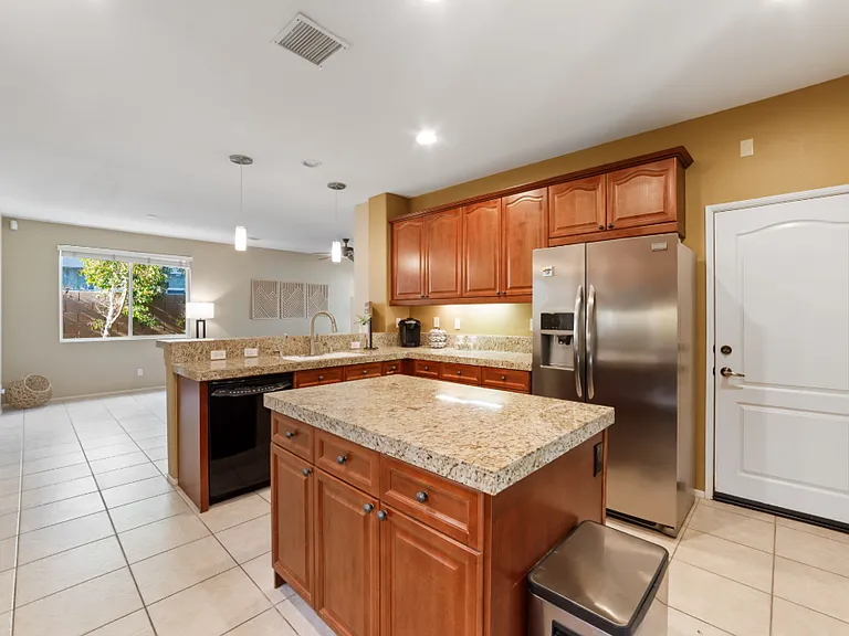 48737 Anastacia Ct — Photo 9