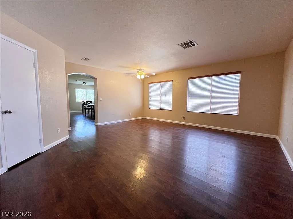 4 bed, 2.5 bath, 2074 sqft, $2,495 — Photo 2