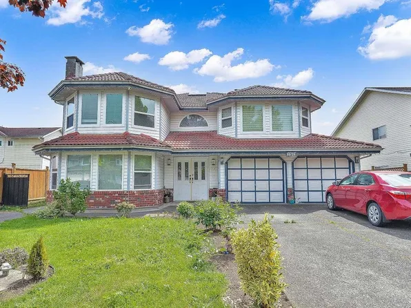 13724 91st Ave, Surrey, BC V3V 7X1