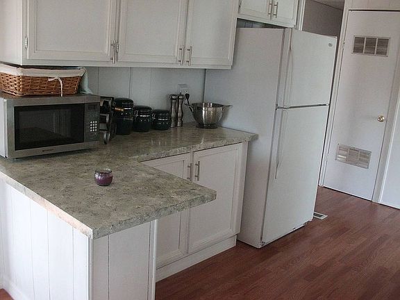 2nd image of 86 Crowell St