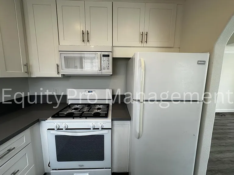 5583 California Ave — Photo 13