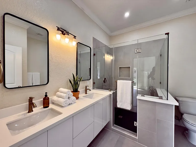 1323 Rosewood St — Photo 8