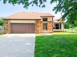305 W Pine View Dr, Andover, KS 67002