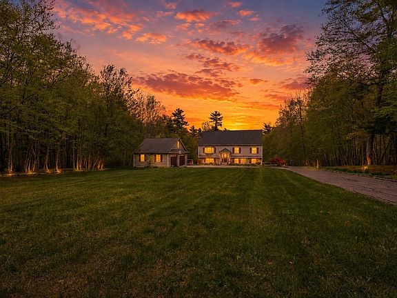4th image of 2 Howard Ln