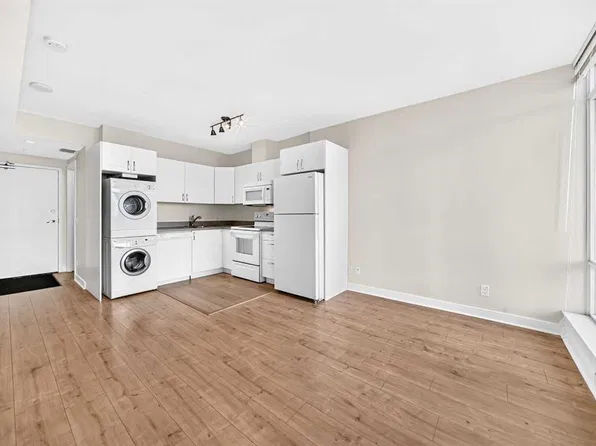 30 SW Brentwood Cmn NW #502, Calgary, AB T2L 2L8
