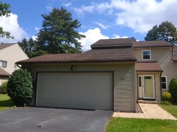 204 Loretta Ln, Vestal, NY 13850