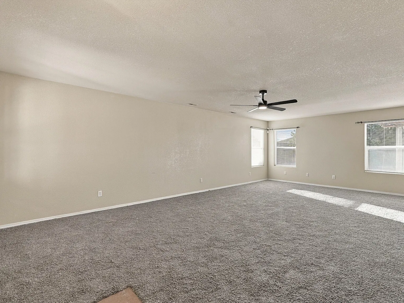 4 bed, 2.5 bath, 2150 sqft, $2,300 — Photo 4