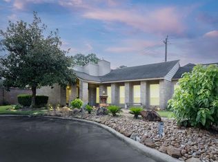 112 Old Bridge Lk, Houston, TX 77069