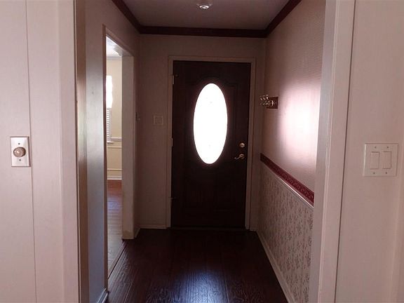 3rd image of 4617 Cambridge Dr