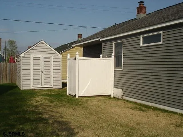 209 N Rosborough Ave — Photo 15