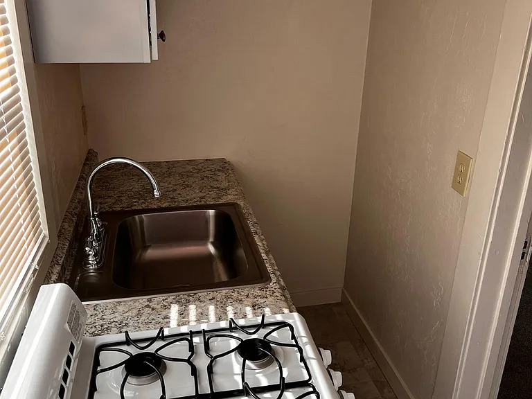320 Locust St #2 — Photo 7