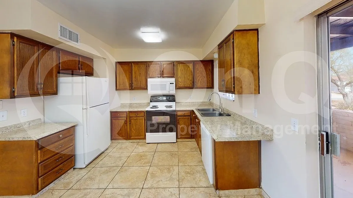 2 bed, 2.0 bath, 1103 sqft, $1,449 — Photo 4