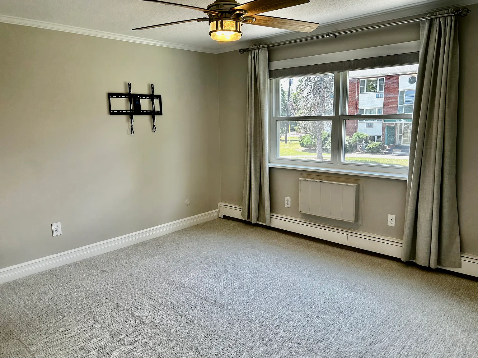 1 bed, 719 sqft, $2,100 — Photo 4