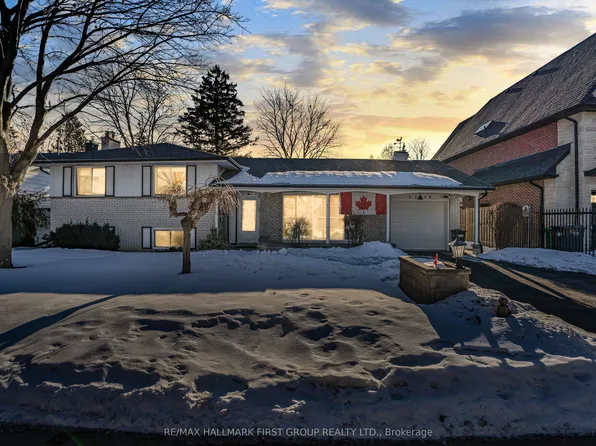 2354 Cliff Rd, Mississauga, ON L5A 2N9