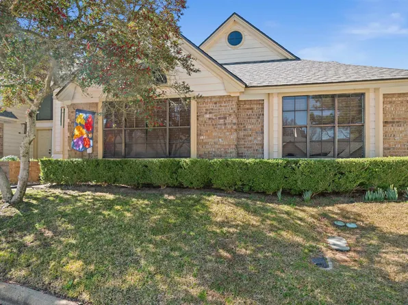 5755 Golden Oaks Dr, Tyler, TX 75703