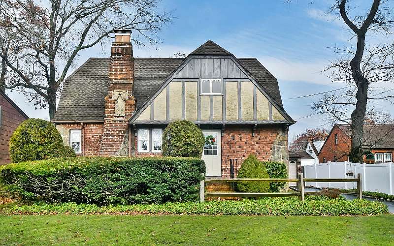 1st image of 235 Avoca Ave