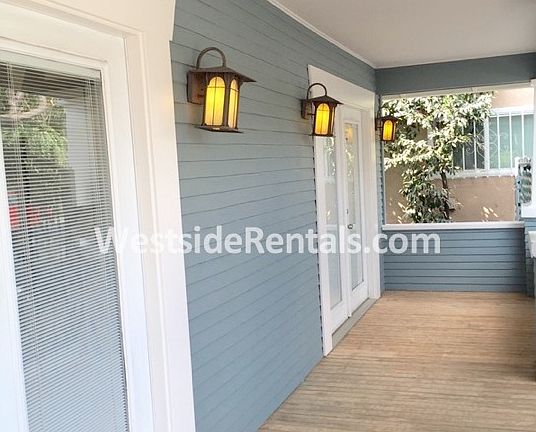 4th image of 6858 Fountain Ave