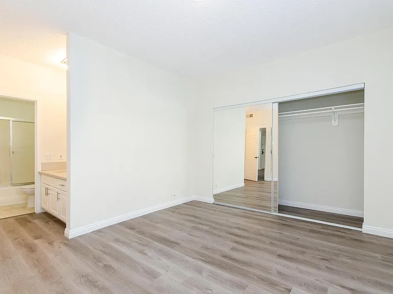 1939 Beloit Ave #103 — Photo 18